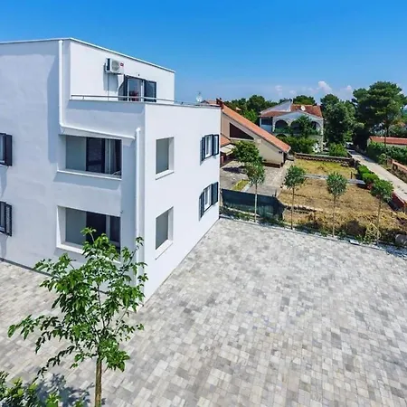Apartman 0 *